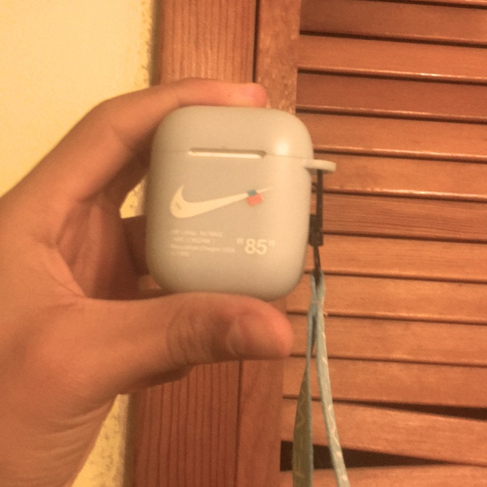 Air Pod 2 Off-White Case